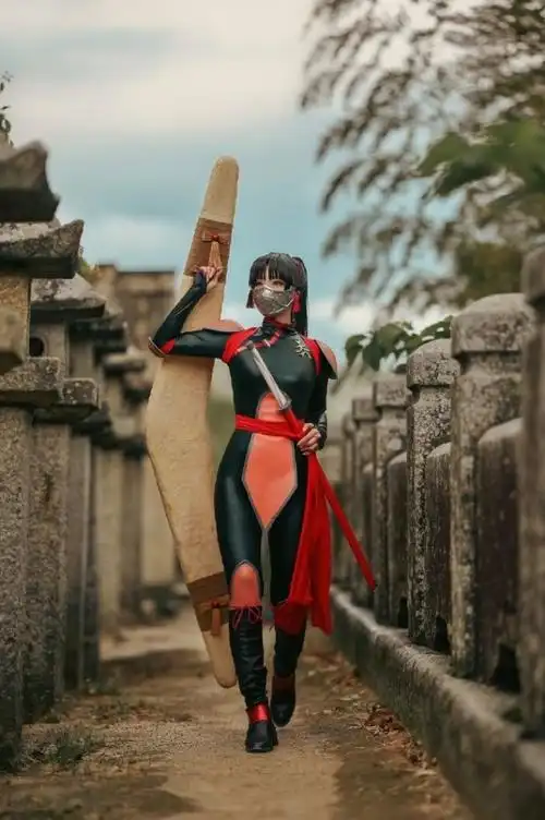 日本美女cos《犬夜叉》珊瑚图赏 穿紧身胶衣秀好身材_游戏频道_中华网