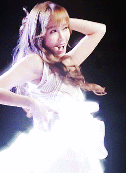 美女漂亮性感动人gif动图_动态图_表情包下载_soogif