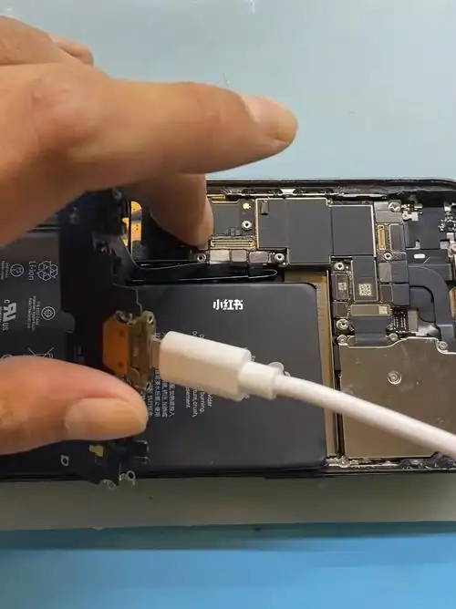 更换尾插完美解决问题#苹果手机  #移植电芯 #手机维修 #12 #12pro