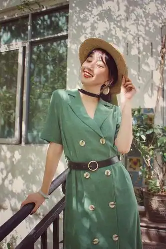 分享一个复古英伦风的美少女