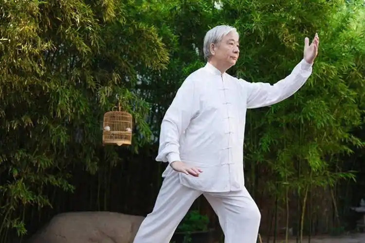 长寿与锻炼有关?调查发现:长寿的老人,一般都会进行这3种锻炼