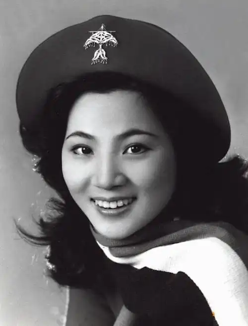 纪实郑绪岚不是中国籍曾屡次登春晚走红当初嫁给洋老公遭嫌弃