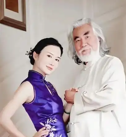 73岁张纪中再当爹,42岁老婆喜提三胎,这也太炸裂了.