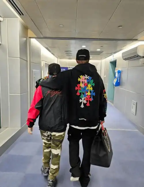 pgone刚走, 网友cbd偶遇罗志祥购物, 李宗盛也到了_图片_来源_华人