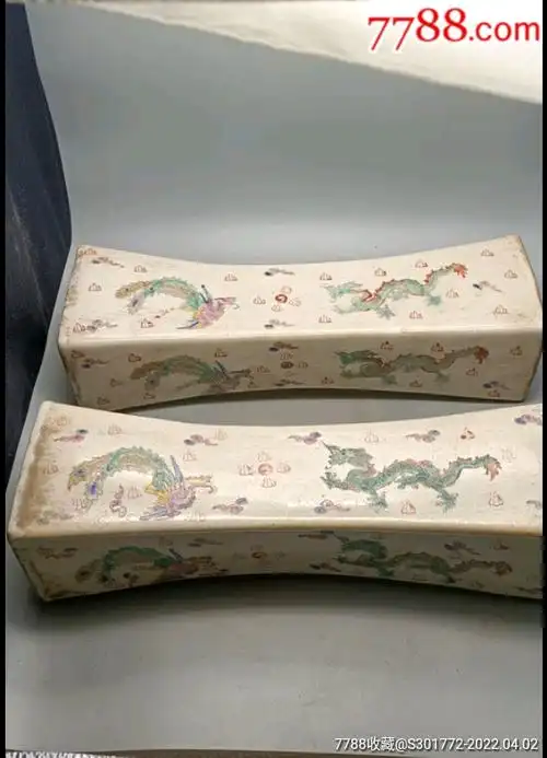 一对民国时期龙凤瓷枕头