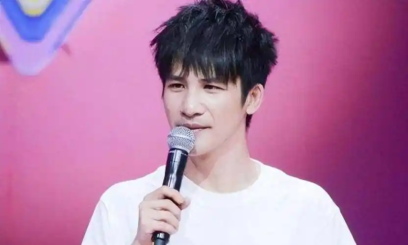 "人间清醒"大张伟:事业虽然跌跌撞撞,但是爱情能一帆风顺_音乐_刘迎