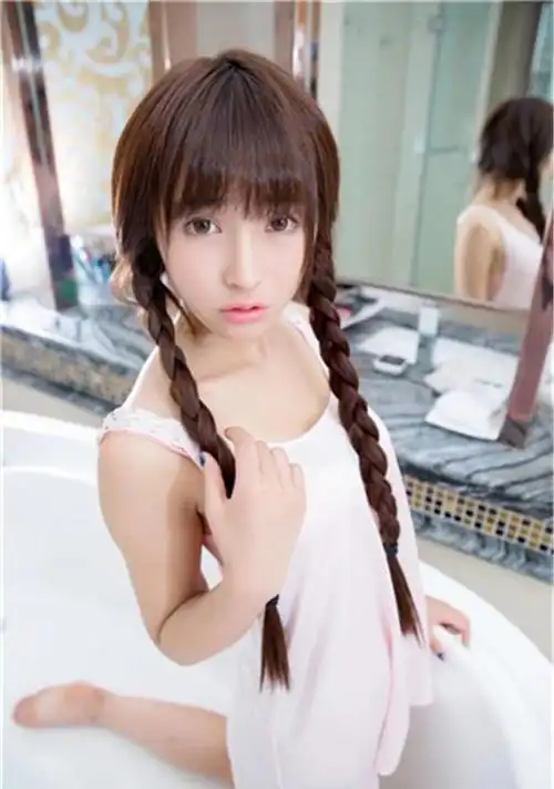 12岁小女孩穿衣服都有点露肉网友孩子早熟得尽早教育