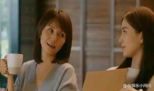 46岁袁泉优雅大方接受央视采访,网友:听袁泉一席话,少吵十年架