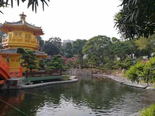 南莲园池:座落於香港钻石山,该园池以唐风为据,把唐代木结构建筑及