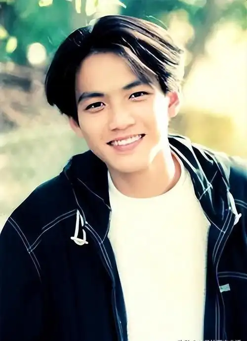 事实证明,"逐渐消失"的钟汉良,已经在另一个圈子里红得发紫