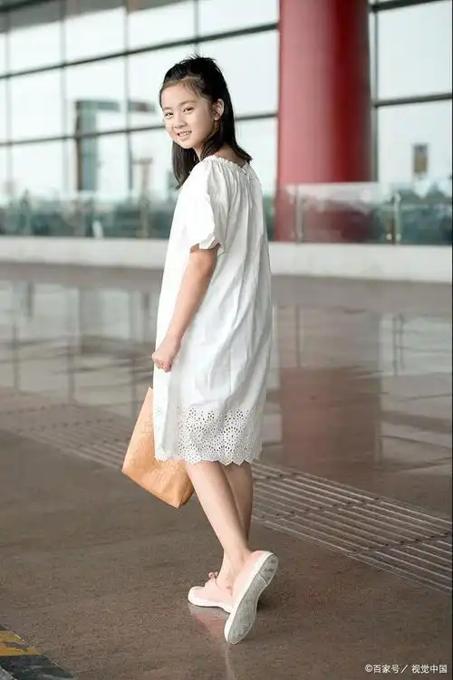 黄磊17岁大女儿近照曝光,多多扎双辫漂亮气质,越来越成熟