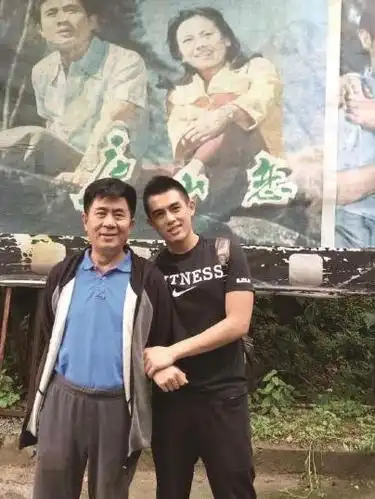 62岁老戏骨郭凯敏:二婚娶尤勇前妻很幸福,儿子长相英俊比爸爸帅