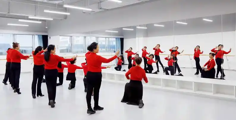 业余中老年舞蹈队有了排练教室紫竹院地区文化惠民活动启动