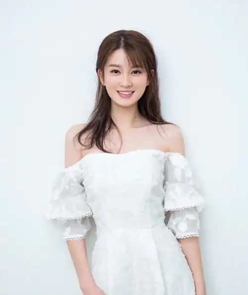 28岁乔欣清新漂亮身材有料越来越有成熟味道了