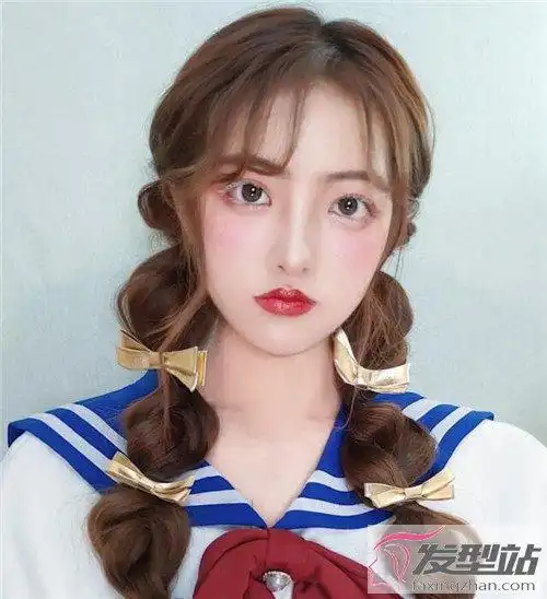 可爱"灯笼辫"扎发 瞬间变身软妹子_发型站_最新流行发型设计发型图片
