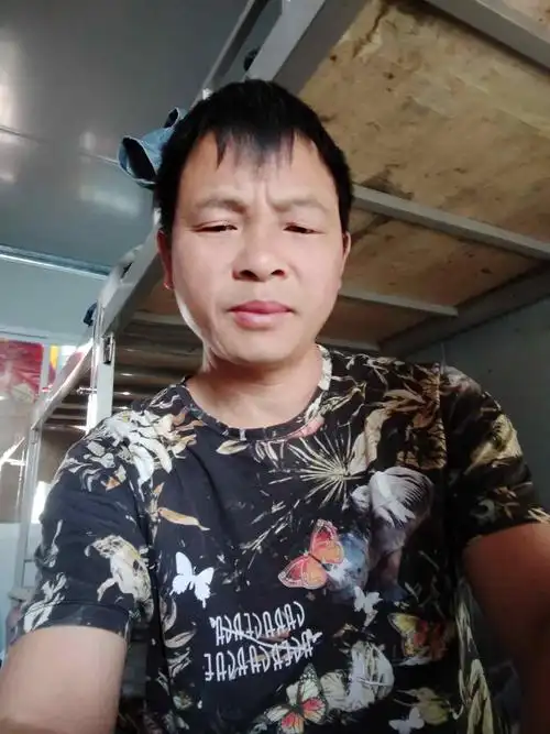 先生张义立45岁男布依族