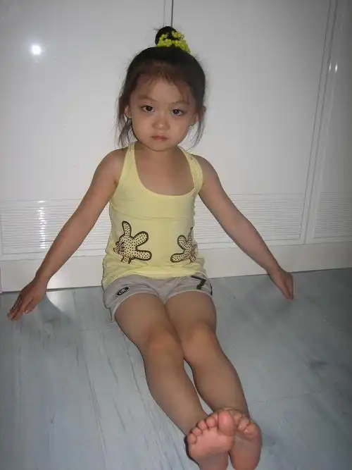 弹钢琴的小女孩-从这里开始-校讯通博客