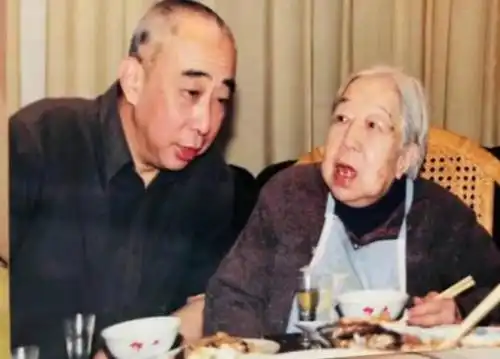 冯巩是冯国璋后代母亲名气更大那你知道他的母亲是谁吗