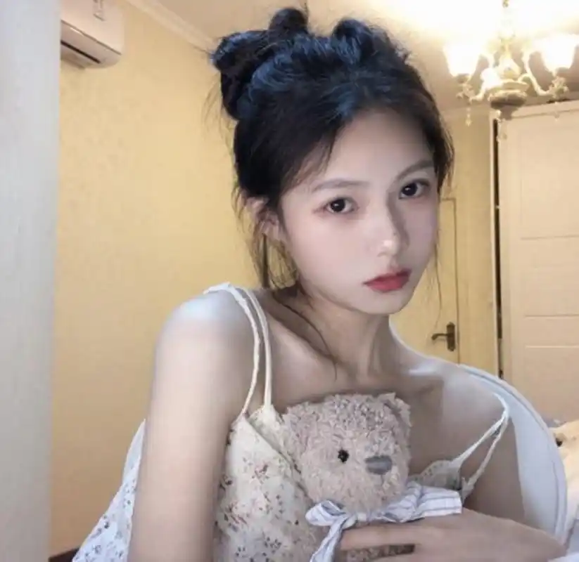 王者荣耀:校草网恋一年半,女友5.1突然发来两张照片,看清模样后怂了!