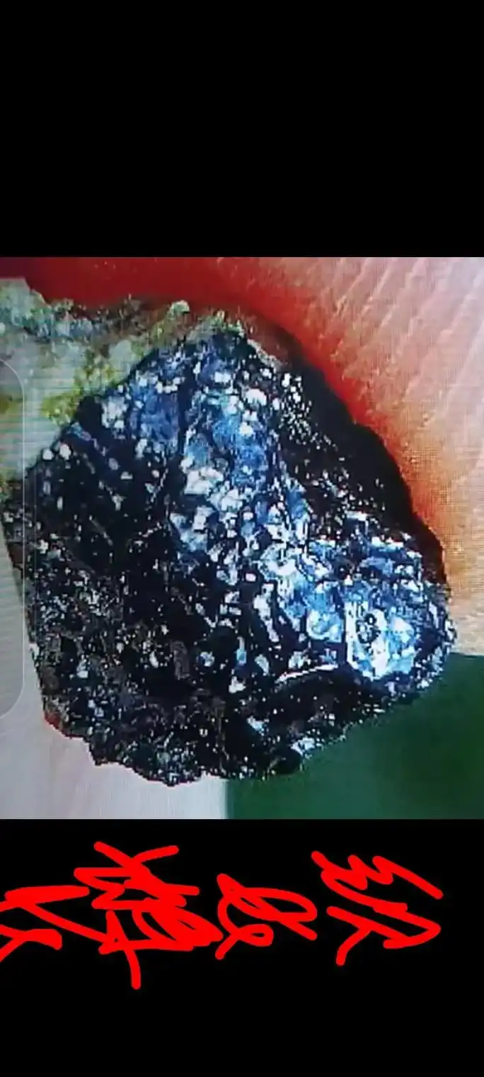 钡长辉石无球粒和火星陨石图片,玻璃质的熔壳 - 抖音