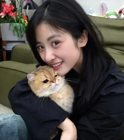 沈月算命说是"春耕的牛",对生日的期望很诚恳,热爱生活的女孩