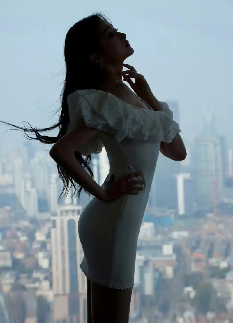 关晓彤# 肤白貌美的容颜,窈窕曼妙的身材,前凸后翘,性感妖娆的小卵