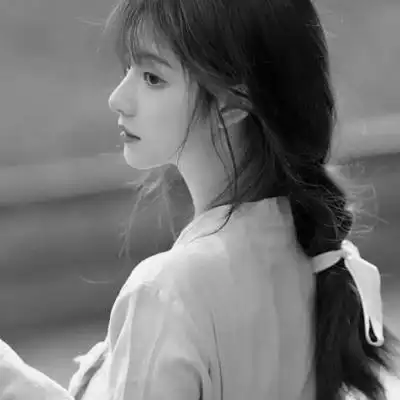 黑白清新头像唯美女生真人图片