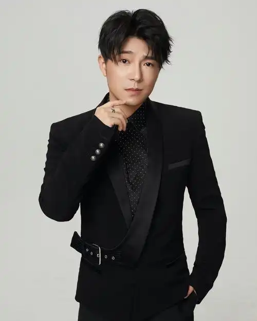 p>歌浴森(reasen ge),华语流行男歌手,音乐制作人.