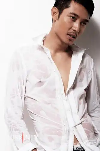 张丹峰婚后成熟亮相洪欣大赞老公身材组图