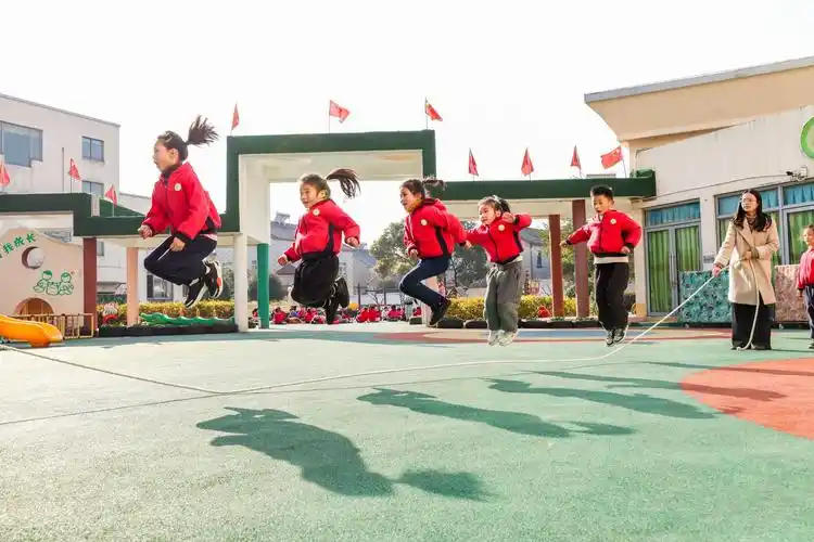 长兴:花样跳绳 乐享童年