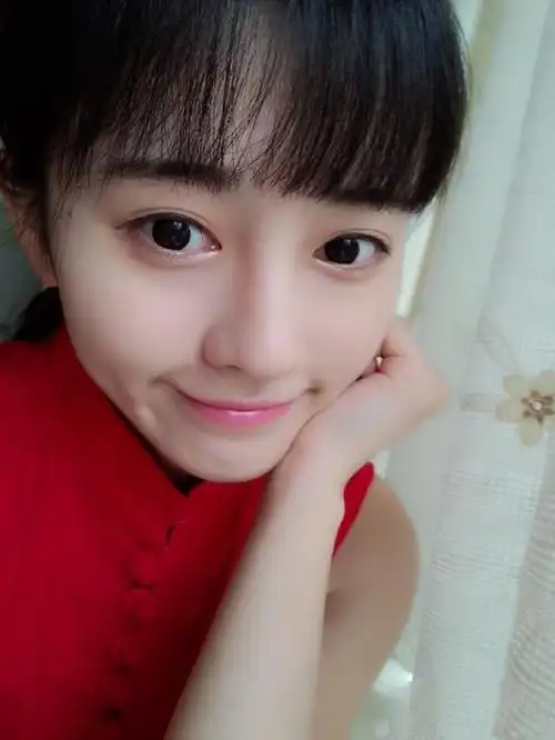 90后清纯美女鞠婧祎生活照