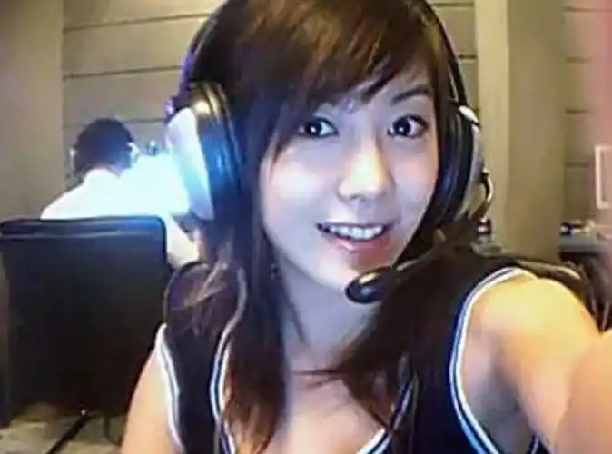 这三个韩国人把谭静灌醉,带回自己的住所侵犯,而后想要伪造她坠楼死亡