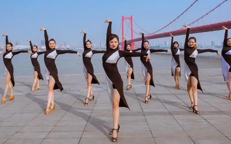 单色舞蹈拉丁舞学员成果流沙