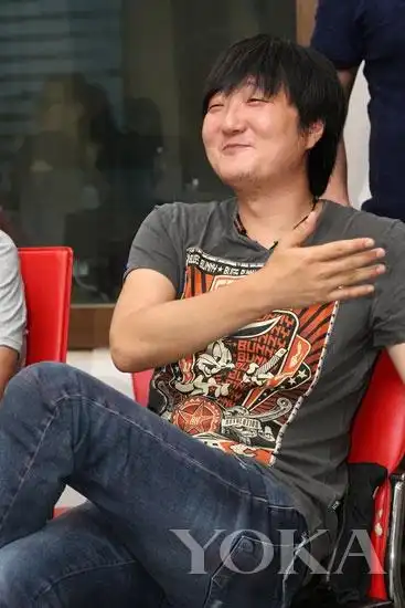 董洁王大治同日分头复出