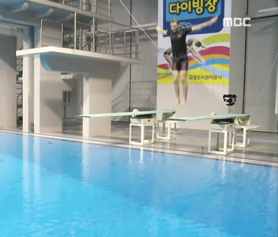 跳水桃子感受自己gif动图_动态图_表情包下载_soogif