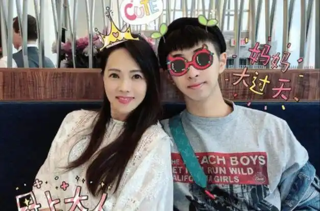 伊能静对哈利的疏导初见成效晒儿子暑期日常言语间尽显自豪