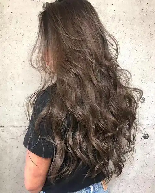 最时尚的卷发发型流行长卷发