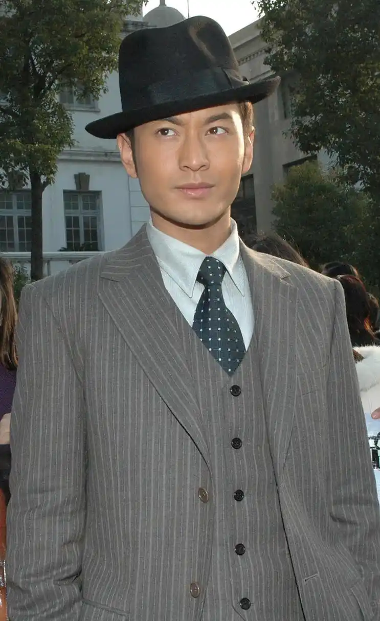 最近,黄晓明在电视剧《潜伏者》中的一句喊话,让观众们沸腾了!