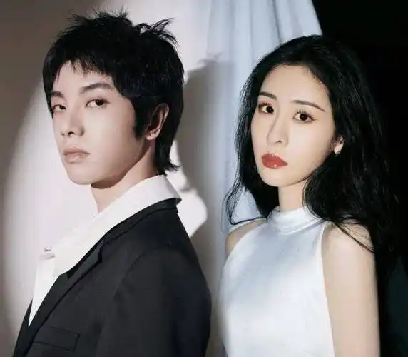 华晨宇发庆生照,连续八年不变风格,张碧晨低调点赞_孩子_网友_父亲