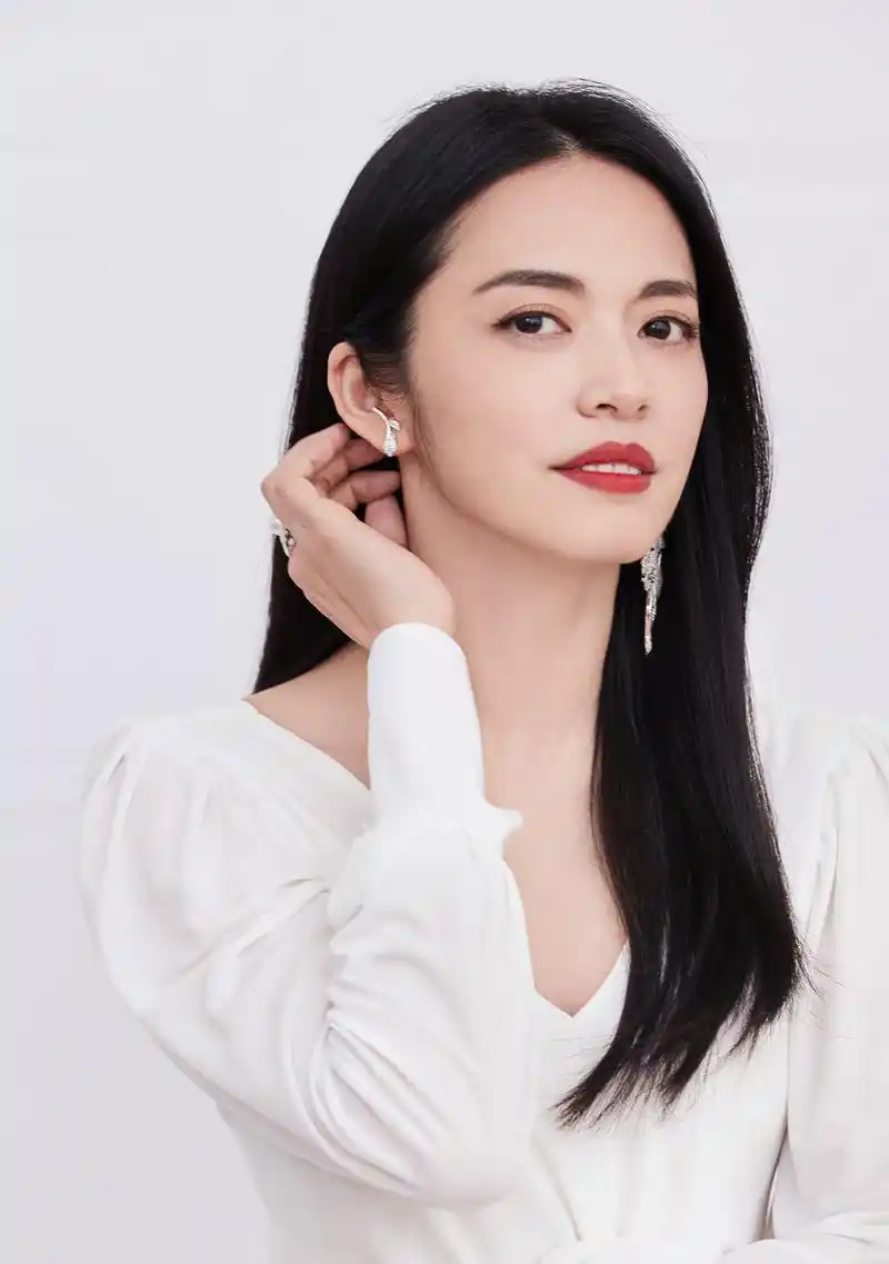 姚晨做客舒比奇suitsky双十一明星直播间,看完直播室妞的心情久久不能