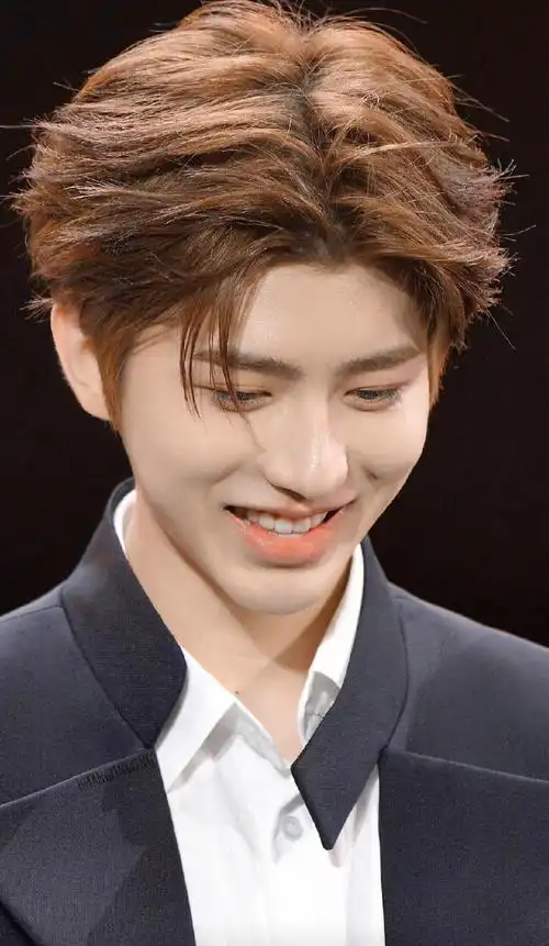 蔡徐坤笑容合集