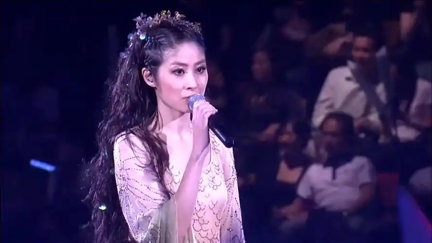 "舞曲天后"陈慧琳,一首《不如跳舞》风靡全国,让人热血沸腾