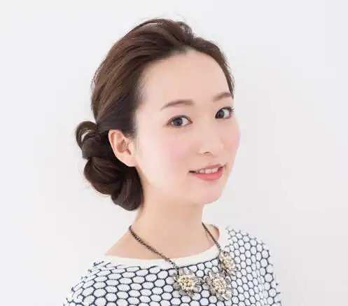 职业盘发图解 优雅盘发就是显气质 - 7丽女性网