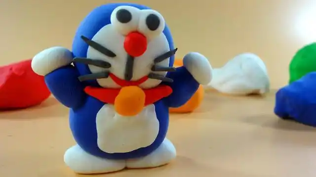 用橡皮泥变幻出形象又可爱的机器猫哆啦a梦,so easy