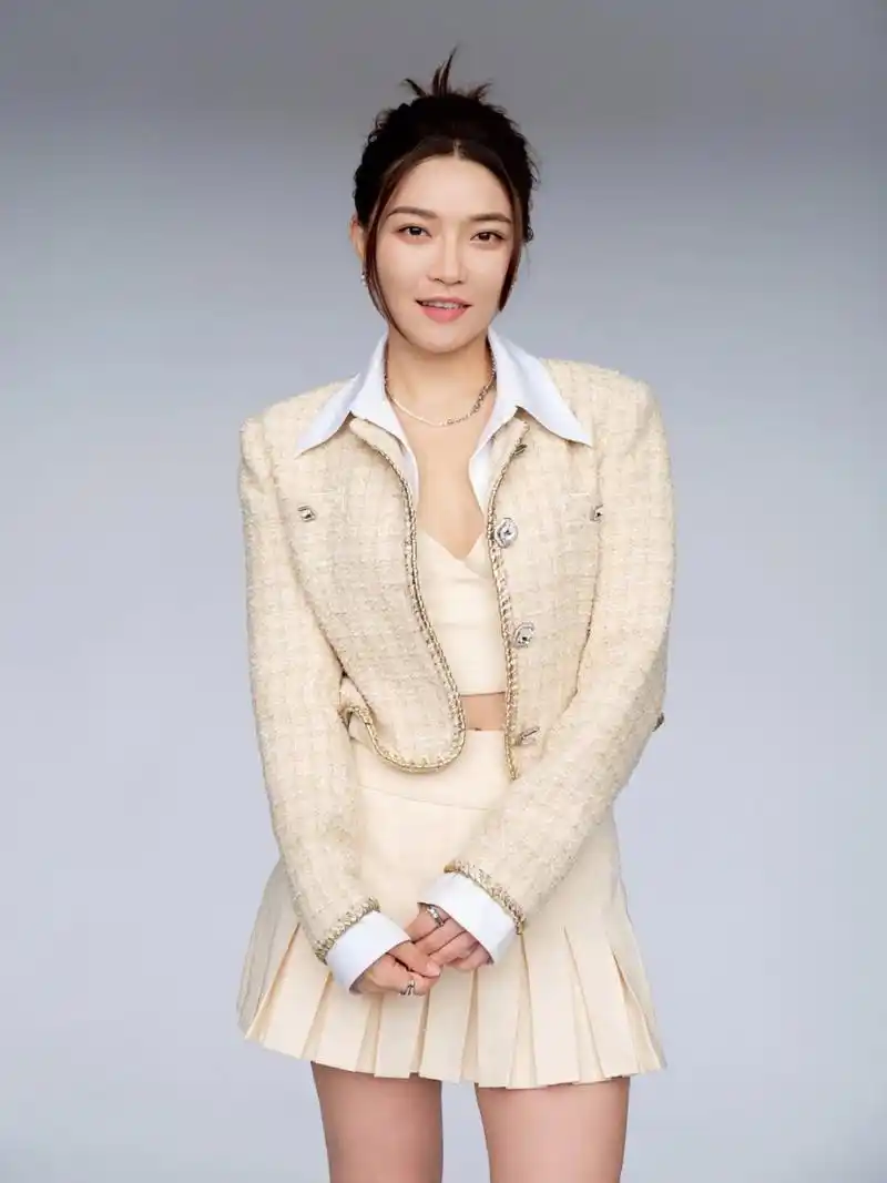 庄心妍 新的尝试 一直穿不好小香风 怕显得成熟 今天爱上了 这套柠檬