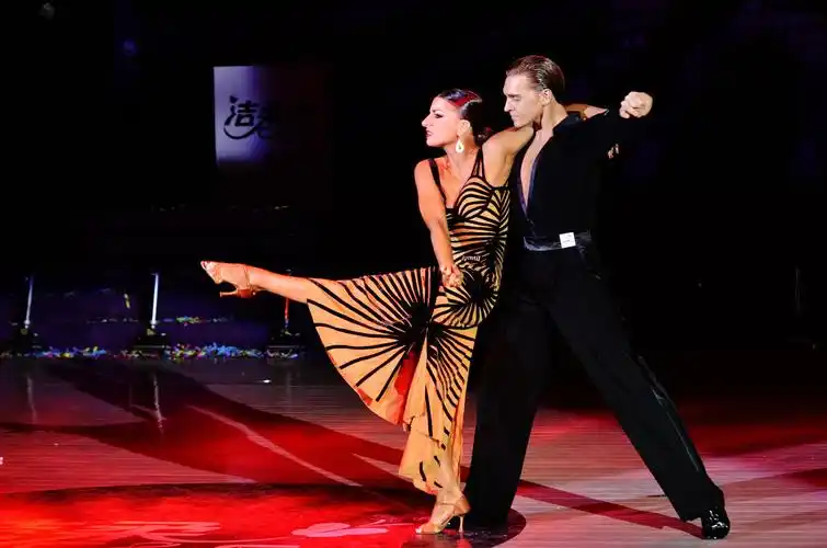 wdc国际标准舞世界杯拉丁舞冠军托耶斯伊娜表演