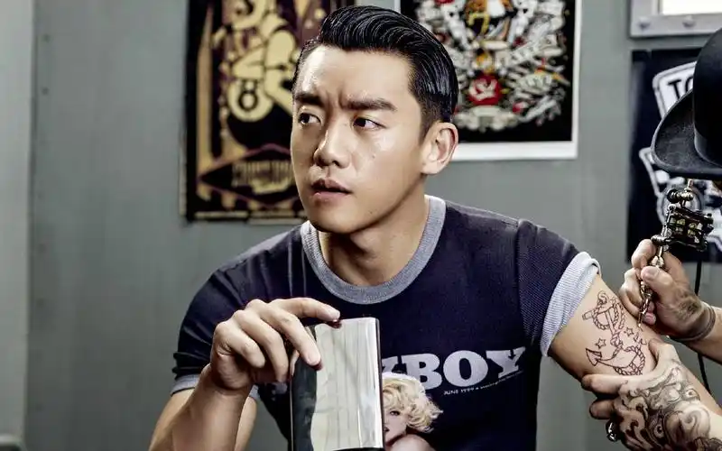 纹身型男郑恺帅气桌面壁纸下载