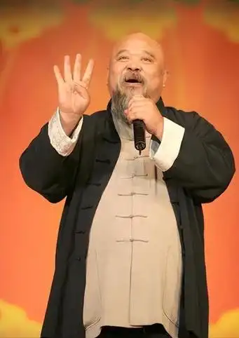 演员李琦不顾医生劝阻每天2包烟顿顿8两白酒今身体状况堪忧