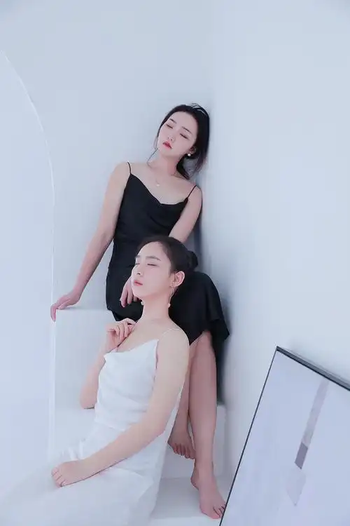 两生花极简清新风格闺蜜写真