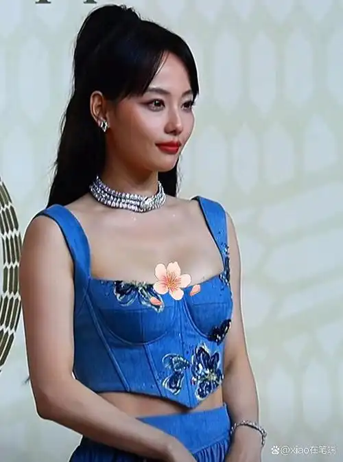 如今有不少人看了张嘉倪近期的出席宝格丽活动的状态,却吐槽她又矮又